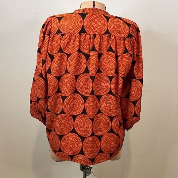 Collective Concepts Black with Orange Print Button Front Blouse - Size Large - Picture 8 of 11